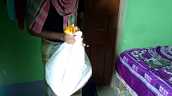 Preview 1 of Cam4 Kleine24 - चोर को रंगे हाथ पक ड़कर जोर से चुदाई कराई
