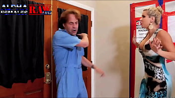 Preview 1 of Mom Saenxxx - Savanastyles FUCK the exterminator -