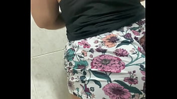 Preview 1 of Son Rep Mom Kitchen - LATINA gordibuena provocando en la ducha con su gran CULO y grandes TETAS jabonosas