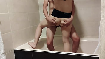 Preview 3 of Hiear Chut - Yo s&oacute_lo quer&iacute_a depilarme la conchita en la ba&ntilde_era