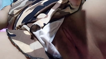 Preview 3 of Hidden Fuck Real - ESTO SIEMPRE ME EXCITA!! MI HERMOSA HERMANASTRA MASTURBA SU AJUSTADA VAGINA MIENTRAS LE GRABO UN PORNO CASERO REAL!!