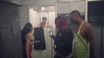 Preview 1 of Dp Tubeporn - Malhando duro na academia
