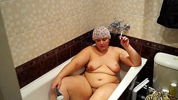 Preview 2 of Secx Japan - Fat MILF smokes a cigarette while lying in the bath. Do you want to her? Home fetish. Amateur. PAWG.