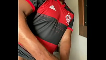Preview 1 of Awek Jpj - O fetiche do puto era ser fudido por mim com a camisa do meu time. Ent&atilde_o meti a BROCA no c&uacute_ do puto com vontade. ( COMPLETO NO RED )