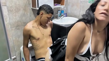 Preview 4 of Sunny Leoney Hd Sex Vidieo - follo el co&ntilde_o de mi madrastra el la ducha