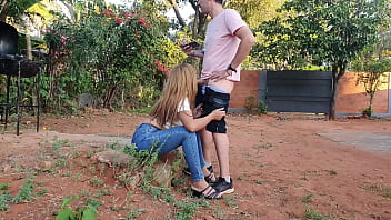 Preview 1 of Rose Monroe Double Penetration - Me la chupa en el jardin botanico