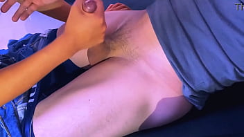 Preview 2 of Inline Skate - La joven hijastrastra estaba nerviosa por conocer al nuevo novio de su madrastra y no sab&iacute_a c&oacute_mo comportarse en su presencia.
