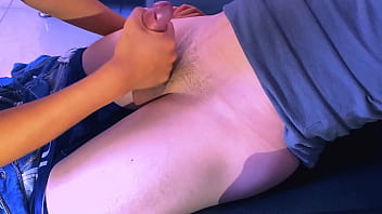 Preview 4 of Inline Skate - La joven hijastrastra estaba nerviosa por conocer al nuevo novio de su madrastra y no sab&iacute_a c&oacute_mo comportarse en su presencia.
