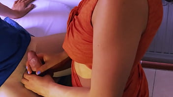 Preview 4 of Superman Xnxx - La hijastrastra era tan apretada que &eacute_l no pod&iacute_a evitar eyacular r&aacute_pidamente,  pero ella siempre se aseguraba de que siguiera disfrutando.