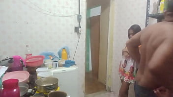 Preview 1 of Rodoviaria Tiete - Enteada transa com padrasto enquanto sua m&atilde_e trabalha