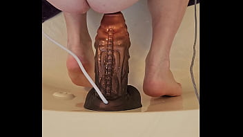 Preview 1 of Giu Hellsing - Squirting Monster Dildo - Morgon