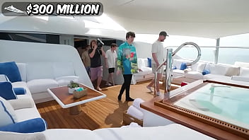 Preview 3 of Bfxxxx B - Yate de 1$ contra Yate De $1, 000, 000, 000