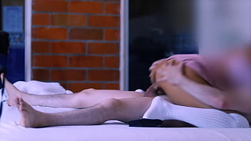 Preview 4 of Massage Until Sprays Sex - hermanastro mayor y la amiga de su hermana en el lugar donde se escaparon para estar a solas.
