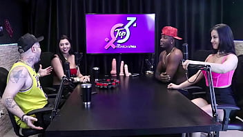 Preview 2 of Reality Kings Cfnm Twos - Gostosa se exibe em cima da mesa e ganha uma chupada na buceta,  e em seguida,  Monica Lima Official fica pelada - Jefao Oficial e Karen Oliver (Casal Porra Loka)