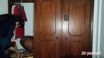 Preview 1 of Daisy Marei - DR PUSSY2 - Esposa tra&iacute_ o marido com o cunhado,  mas &eacute_ encontrada e fodida novamente dentro do guarda fatos ( COMPLETO )