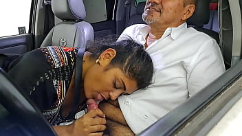 Preview 4 of Leah Gotti Fuck By Dad - Aly le da una mamada ensalivada en el carro,  es la mejor chupando verga!
