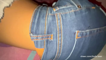 Preview 1 of Sonam Kapoor Xxx Sexy Video - &iquest_WTF? &iexcl_Muy tierna,  pero ya no es inocente! Mi hijastra se me pega todita con su Mini Short y se me encuera para que la folle