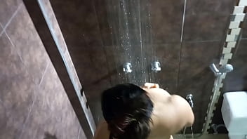 Preview 3 of Femdom Owk Dogs - UNA DUCHA ESPECTACULAR SIN ROPA! MI HERMANASTRO ME GRABA MIENTRAS ME DOY UNA DUCHA,  ME MASTURBO PARA QUE SE PONGA CALIENTE Y LO SEDUZCO PARA TENER SEXO