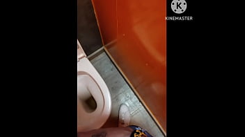 Preview 1 of Download Momson - Risultato azzeccato (Goals).Vado in bagno &egrave_ mi masturbo .Poi in giro a divertirmi .Volete la mia bag?No!!!
