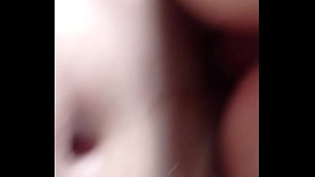 Preview 3 of Xxxii Hindi Desi - Novinha filha do pol&iacute_cia sentando no pelo