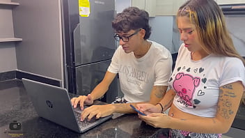 Preview 1 of Gayporn Brutal - Le ayudo con las clases de PC a mi puta hermanastra y me la follo hasta hacerla venir a chorros.