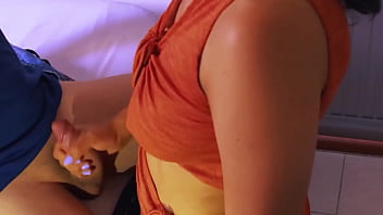Preview 2 of Thai Swat - La madrastra se encontr&oacute_ con un antiguo amor en el bar del hotel donde se alojaba,  y juntos disfrutaron de una noche de pasi&oacute_n en su habitaci&oacute_n.