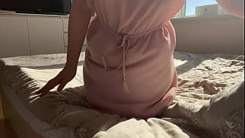 Preview 1 of Riding Husband Dildo Dog - в нежном розовом платье играет со своими дырочками