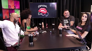 Preview 4 of Absolu Strip Rocket Gameshow - EU E MINHA RAINHA (PALOMA E ANDRE) NO SENSUALCAST - PARTE 2