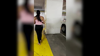 Preview 1 of 1st Seel Pak Bald - &iexcl_Ayud&eacute_ a esta desconocida chica a encontrar su auto en el estacionamiento y no te imaginas c&oacute_mo me lo agradeci&oacute_!