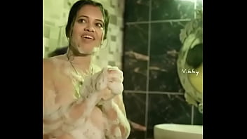 Preview 4 of Gwen Etoile Xl Girl - Indian stepmother in the bathroom sex