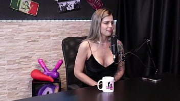 Preview 2 of House Animal Fuck Girl - J&aacute_ realizou alguns fetiches,  mas gosta de ver um pau gozando,  e o policial...  - Ana