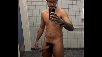 Preview 1 of Wwwxxx Cpom - pauzudo no banheiro da faculdade