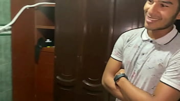 Preview 1 of Monster Cock Latina Shemale - mi prim se ducha la espio y terminamos follado su co&ntilde_o y tetas grandes