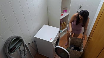 Preview 1 of Mayor De Edad - Horny Married Mom Fucks the Handyman on The Laundry Machine