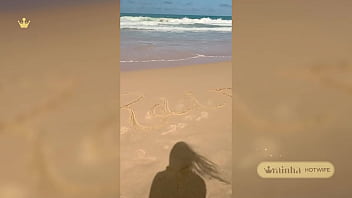 Preview 3 of Risa 0momo - Rainha Hotwife testando um vibrador l&iacute_quido em gel pelada na praia de nudismo