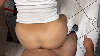 Preview 3 of Sunny Leone Rrd Tube - Mi Amigo me deja Lavar en su Casa a Cambio de Poder Verme y Tocarme Mientras Lavo