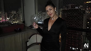 Preview 1 of Desi Tarzan Sex - She arrived very elegant! But in a short time she took off her clothes and look what happened!