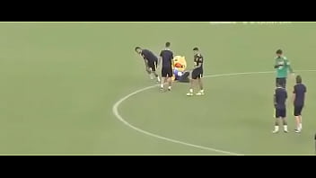 Preview 2 of Xxxxx 18 - neymar de quatro pro coutinho empurrar o Pinto