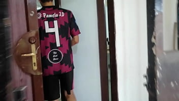 Preview 1 of Porno Ass 4k - mi hijastro llega de su partido de futbol llega cansado y lo consiento con un buen masaje y folla