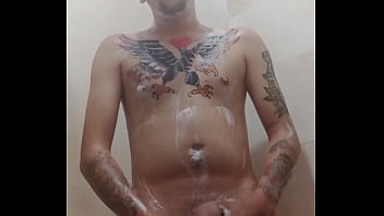 Preview 2 of Arab Toilet Peeing - Tocandome pensando en mi prima