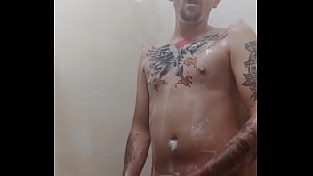 Preview 1 of Arab Toilet Peeing - Tocandome pensando en mi prima