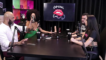 Preview 1 of Mazza Sexxx - Ele tem fetiche com Swing e tentou achar uma forma de contar para a namorada,  e a rea&ccedil_&atilde_o dela... - Paloma e Andr&eacute_ (Eu e Minha Rainha)