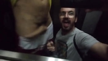 Preview 3 of Download 3gp Police Officer Xxx - Aquela mamada no DotadoAtivo22cm no elevador.