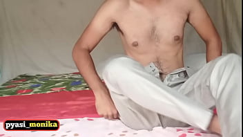 Preview 1 of Videos Pornografia Xxx Porno - Pyasi monika presents-: Hot MILF Reshma khan plays with sons friend&#039_s big cock