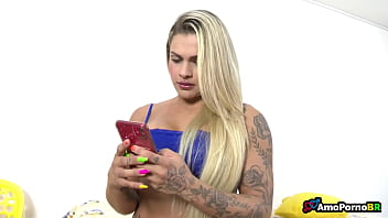 Preview 1 of Alena Lynn - Enteada s&oacute_ larga o celular se o padrasto estiver em casa!