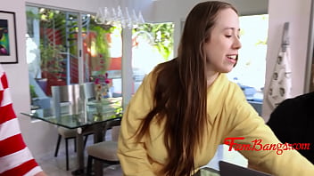 Preview 1 of Xnxx Zozo - Stepdad And Stepdaughter&#039_s Boring Summer Turns Steamy