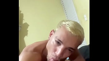 Preview 2 of Hot And Sexy Body Massage Kikilu - muleke novinho mamando dois mavambos em casa em troca de bebidas(COMPLETO NO RED)