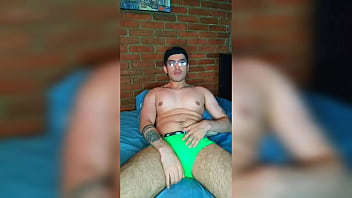 Preview 1 of Son Force Mom Cry - Activo dotado mostrando su vergota gruesa ,  sus pies grandes y termina masturb&aacute_ndose