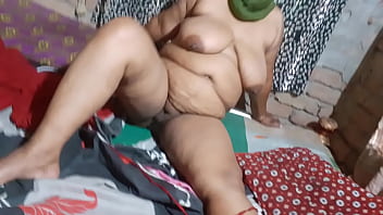 Preview 1 of 18 Eys Old Sex Video - Desi wife&#039_s nude body