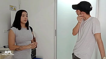 Preview 3 of Xxxx Vdu Acd - Vecina cachonda pide ayuda para arreglar su tuberia,  pero termino arreglando su apretado co&ntilde_o -Parte  1